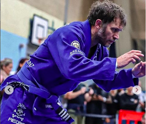 O ator Tom Hardy participando de um torneio de jiu-jitsu na cidade inglesa de Milton Kaynes (Foto: Instagram)