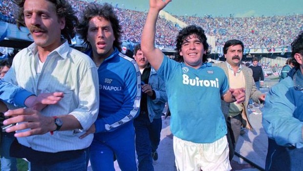 BBC Maradona era considerado herói em Nápoles por ter dado ao time da cidade dos títulos nacionais (Foto: Getty Images via BBC)