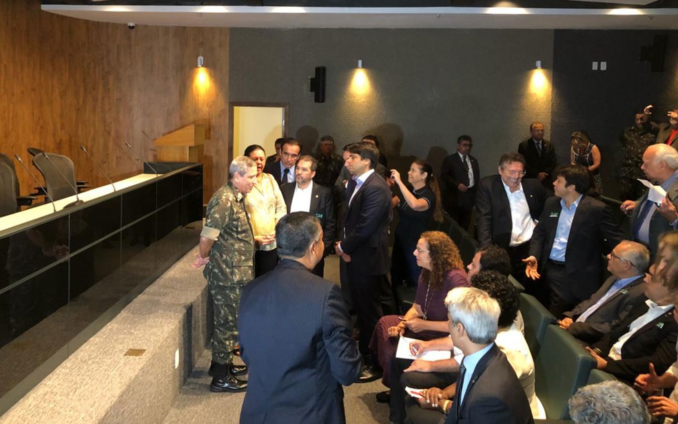 Braga Netto se reúne com deputados federais para falar sobre investigações da morte de Marielle (Foto: Carlos Brito / G1)