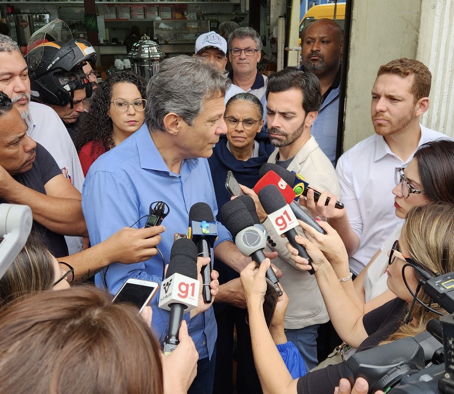 Haddad reclama de fake news e pede fim de guerra religiosa