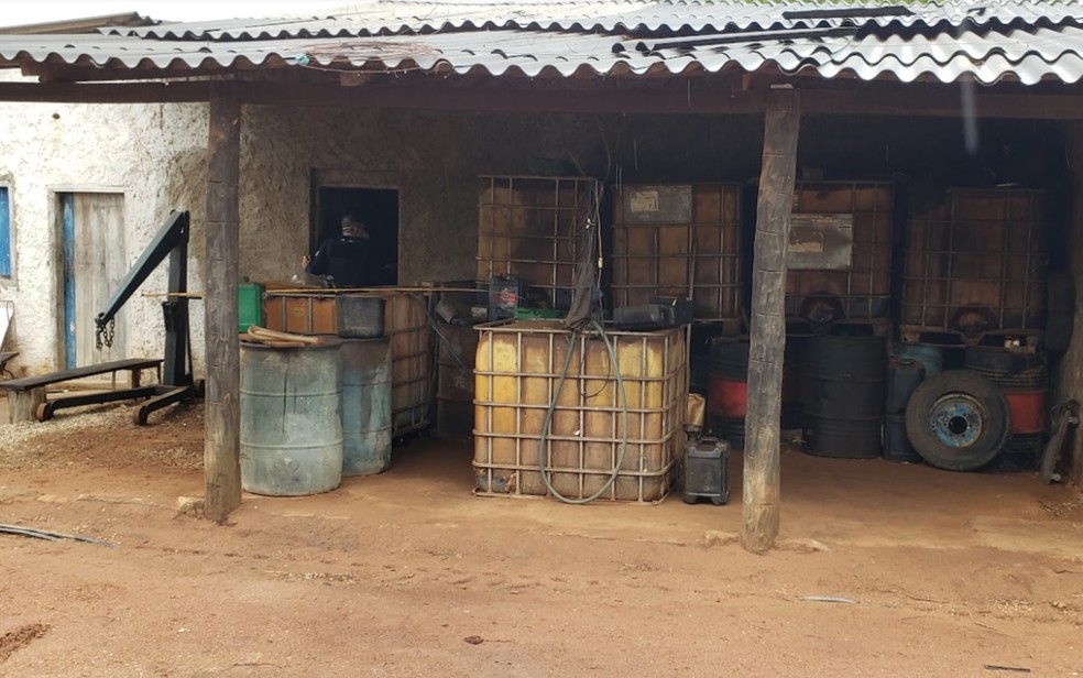 Galpão onde trabalhadores foram encontrados em Nova Crixás — Foto: Divulgação/MTP