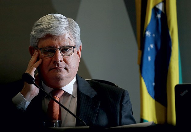O procurador-geral da República, Rodrigo Janot, em seu gabinete na PGR (Foto: Agência Senado)