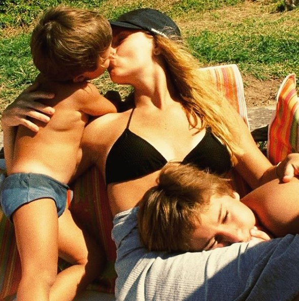 Carolina Dieckmann com os filhos (Foto: Reprodução Instagram)