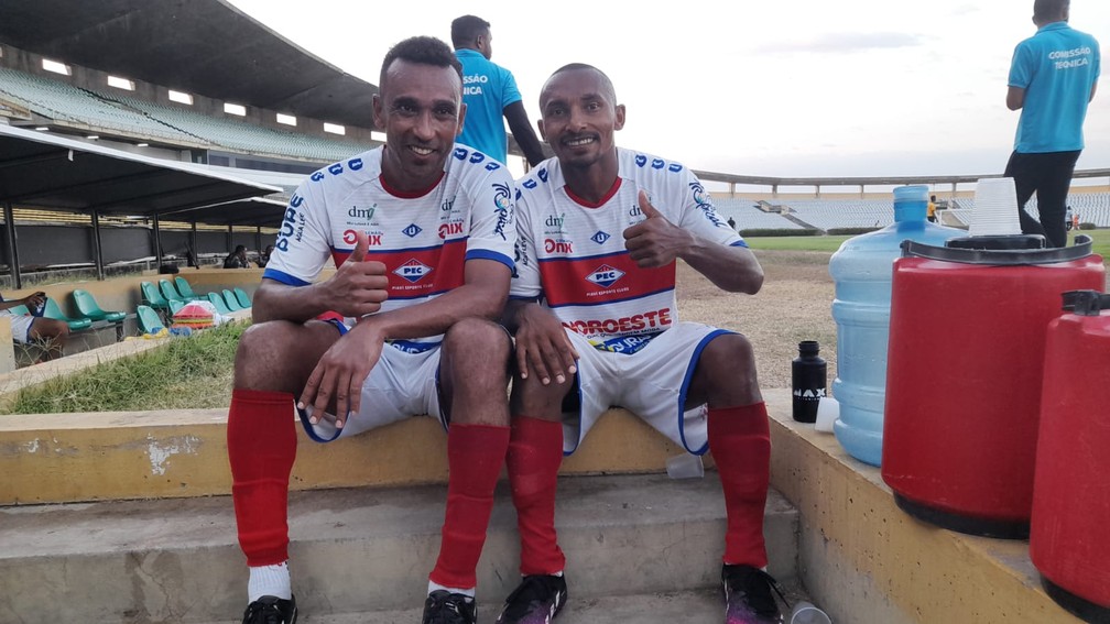 Eduardo (à esquerda) volta ao Fluminense-PI após empréstimo ao Piauí — Foto: Arquivo pessoal