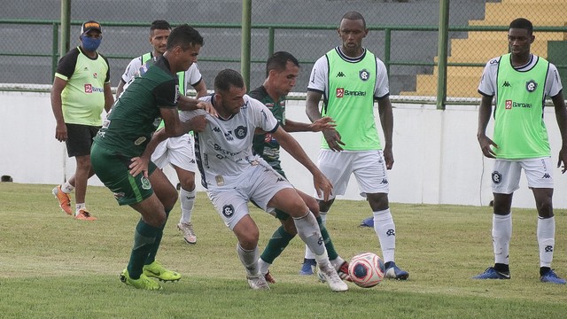 Edson Cariús foi titular na vaga de Renan Gorne, suspenso