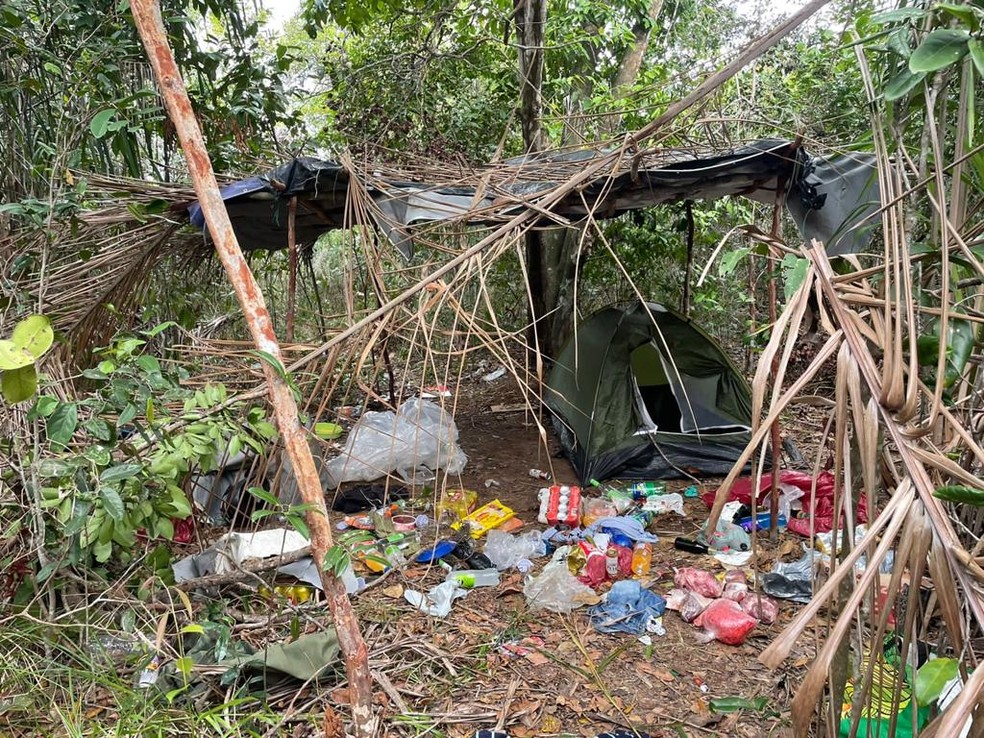 Homem e grávida são resgatados após serem feitos reféns em matagal na Bahia — Foto: Divulgação/SSP-BA