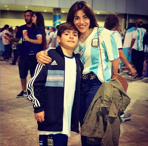 Giannina Maradona com o filho com o jogador Sérgio Kun Agüero (Foto: Instagram)