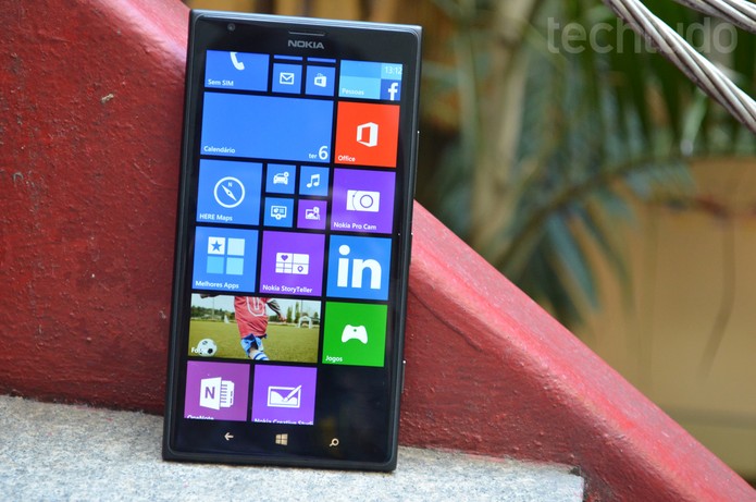 Tela do Lumia 1520 tem resolução Full HD (Foto: Luciana Maline/TechTudo)