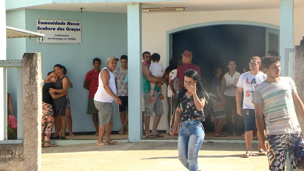 Criança é velada em Guarapari depois de se afogar em balde, no ES — Foto: Paulo Cordeiro/ TV Gazeta 