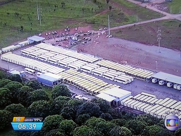 Ônibus parados na garagem da Pioneira em Santa Maria, no Distrito Federal (Foto: TV Globo/Reprodução)