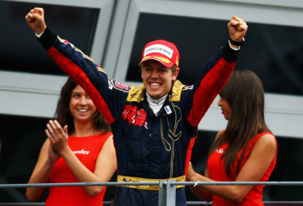 Sebastian Vettel comemora a sua primeira vitória na Fórmula 1, no GP da Itália de 2008, em Monza — Foto: Clive Mason/Getty Images