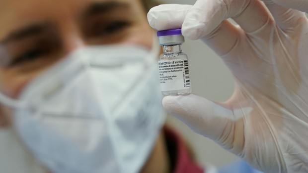 Vacina da Pfizer/BioNTech (Foto: Sean Gallup - Pool / Getty Images)