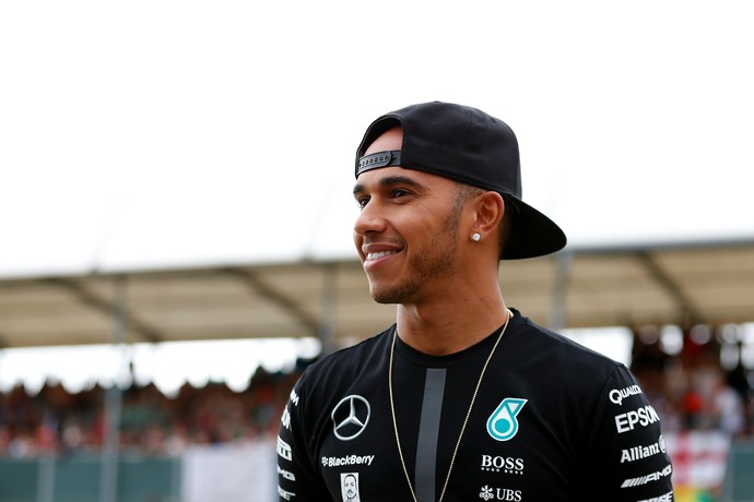 Lewis Hamilton visitou o circuito de Silverstone nesta quinta-feira (Foto: Getty Images)