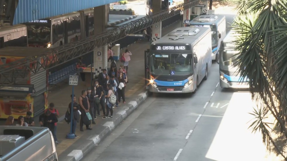 Ônibus em São Paulo — Foto: Reprodução/TV Globo