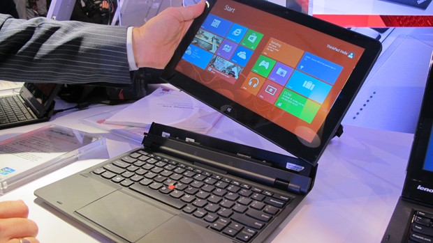 Notebook conversível em tablet da Lenovo (Foto: Daniela Braun/G1)