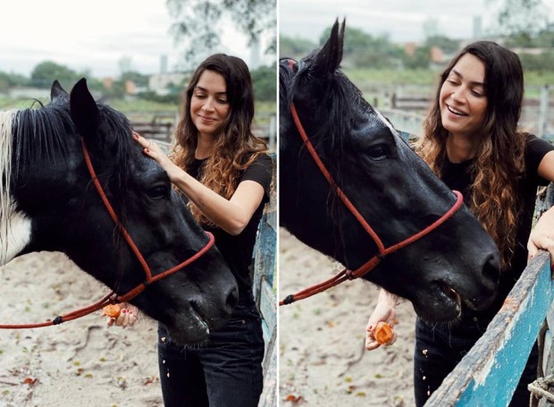 Thaila Ayala com seu cavalo (Foto: Instagram/@thailaayala/Reprodução)