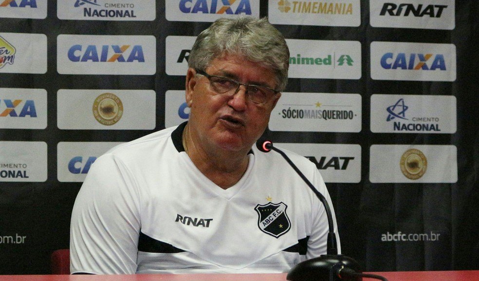 Geninho comemora empate entre ABC e Internacional: 