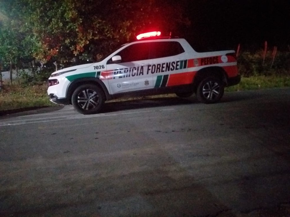 Homem foi morto a tiros no Bairro Jaçanau, em Maracanaú, na noite desta segunda-feira (21). — Foto: PC/Divulgação