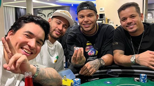 Tierry joga poker com Neymar e seus 'parças': 'Boas risadas'