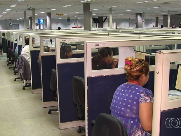 Empresa abre 400 vagas para atendente de call center em Goiânia Goiás (Foto: Reprodução/TV Anhanguera)