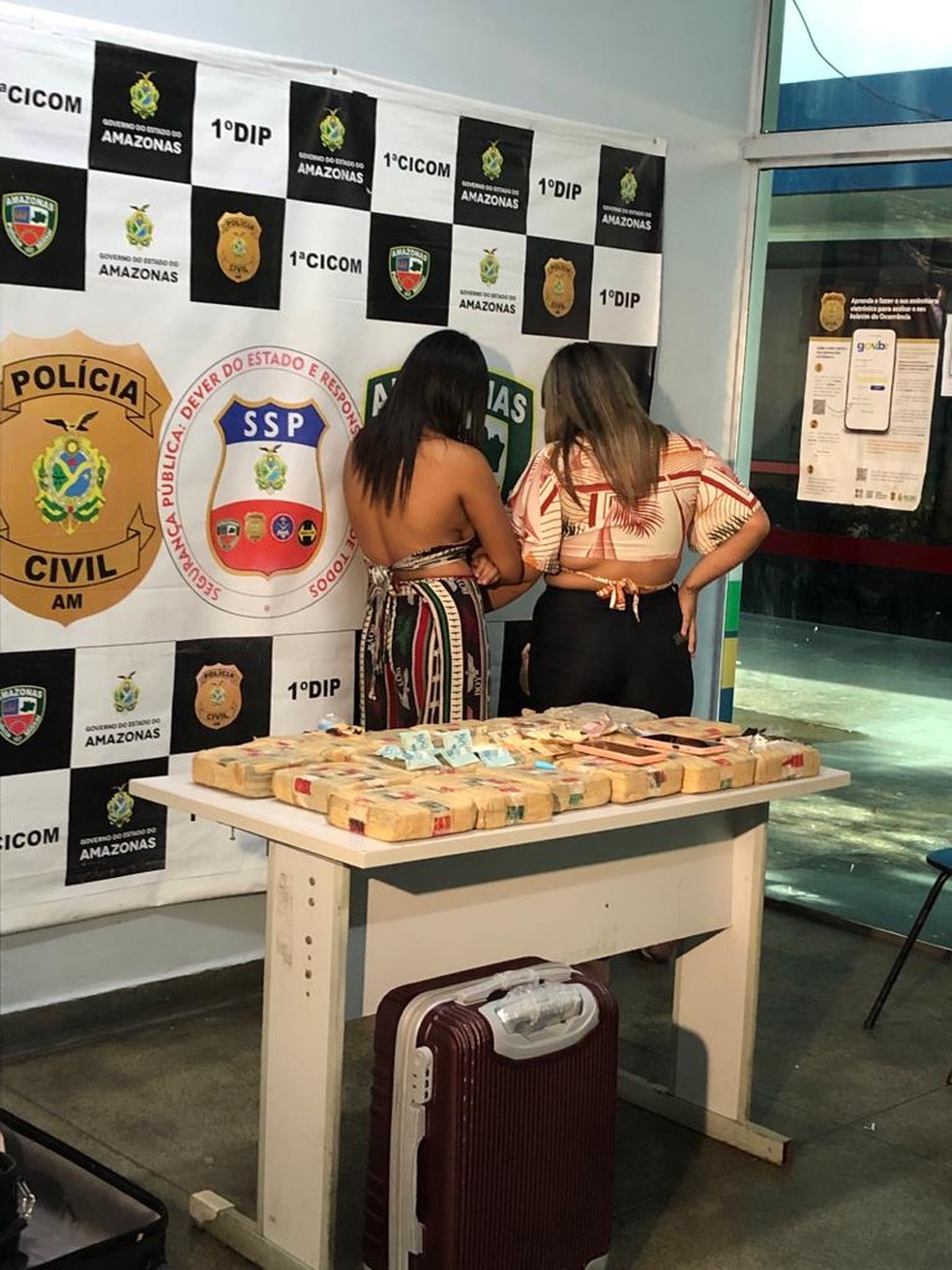 Duas mulheres viajaram do municipio de Japur&aacute;, no interior do Amazonas,com destino a Manaus. &mdash; Foto: Divulga&ccedil;&atilde;o