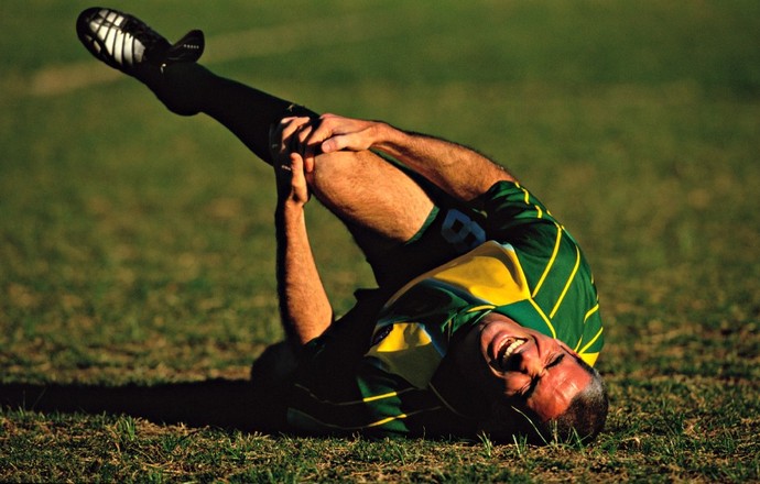 Joga bola? Veja as lesões mais comuns no futebol amador e como