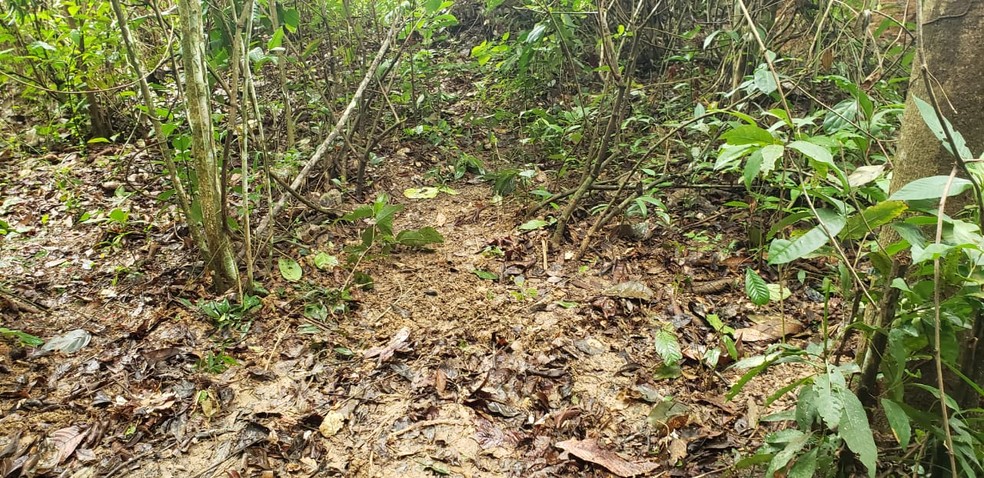 Adolescente foi achada morta com um tiro no rosto enterrada em área de invasão em Rio Branco  — Foto: Arquivo/Bope 