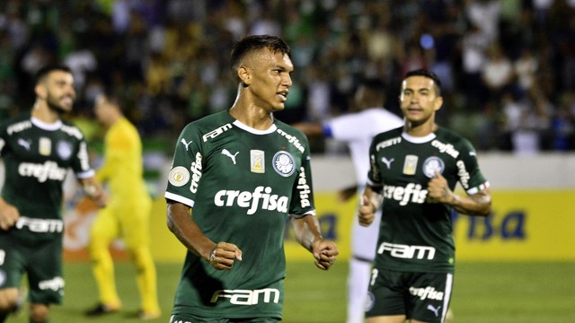 Gabriel Veron comemora o gol pelo Palmeiras