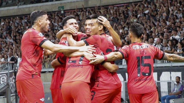 Jogadores do Libertad comemoram gol contra o Atlético-MG