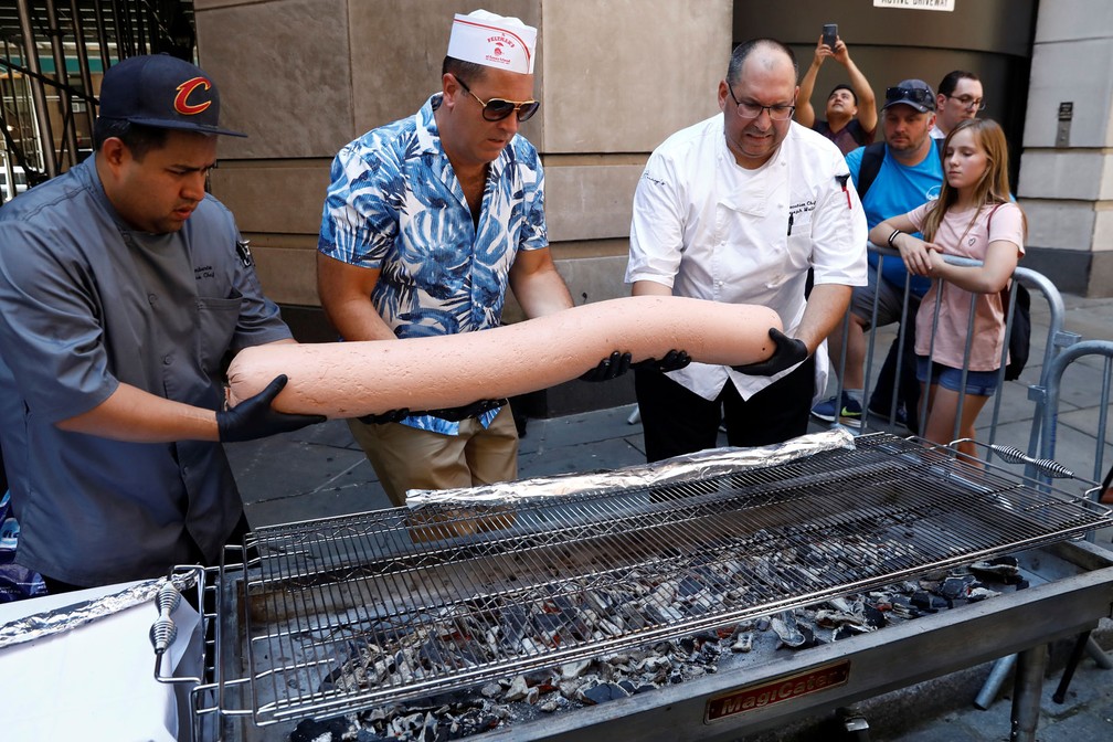 3 Kg De Salsicha Da Para Quantas Pessoas Nova York Tenta Recorde Com Cachorro Quente De 29 9 Kg Planeta