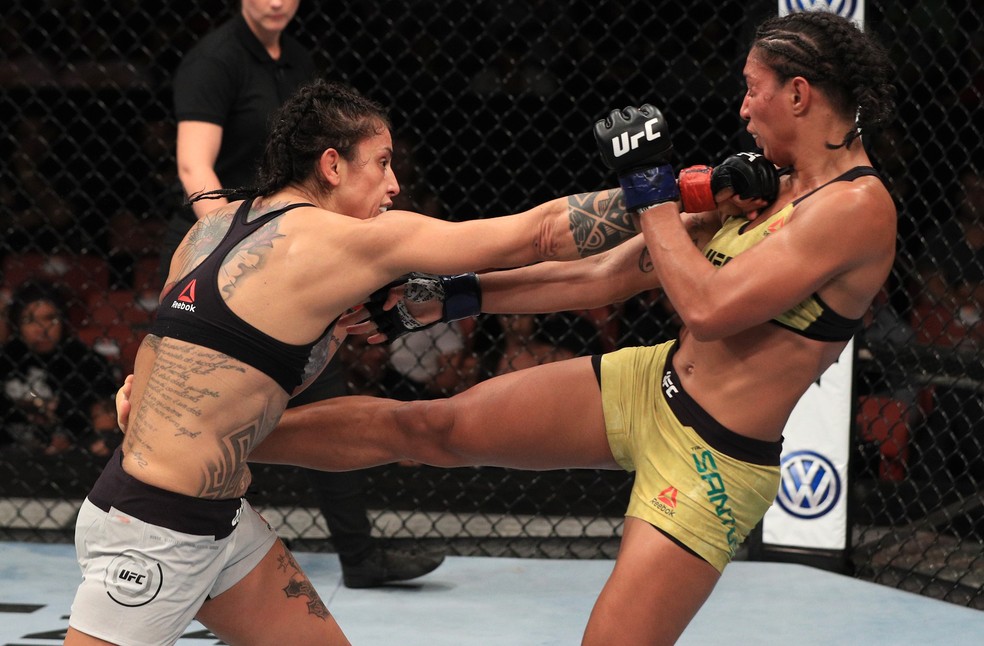 Mara Borella acerta um soco em Taila Santos â?? Foto: Getty Images