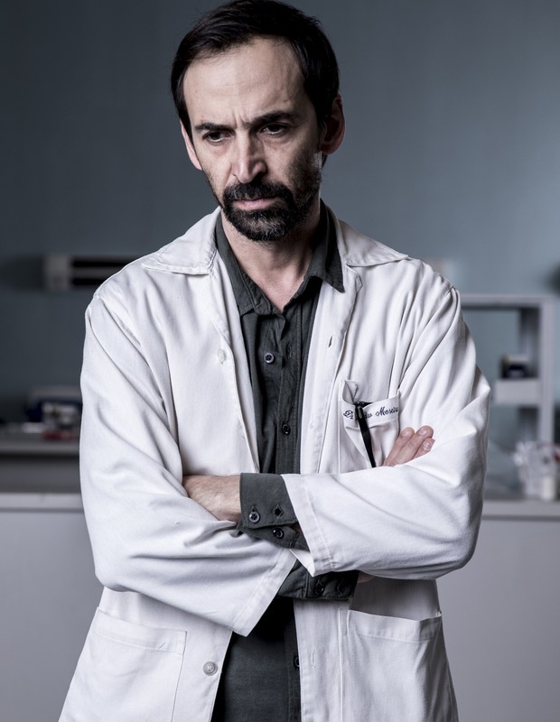 Julio Andrade interpreta o médico Evandro, protagonista de Sob Pressão (Foto: João Cotta/TV Globo)