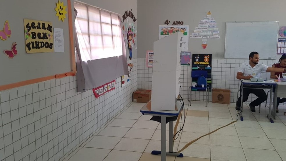 De acordo com Samuel Apoliano Sobreira, chefe do Cartório Eleitoral de Aracoiaba, o clima na cidade está tranquilo para um dia de eleição — Foto: André Alencar