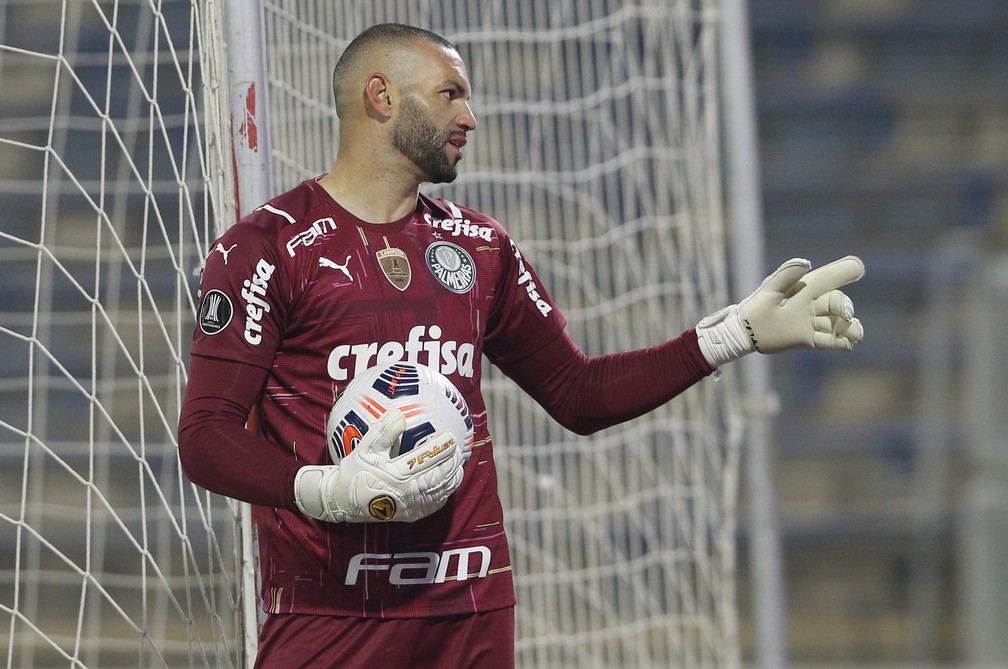 Weverton durante Universidad Católica x Palmeiras — Foto: Staff Images/Conmebol