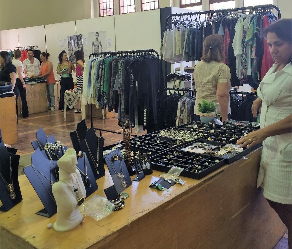Lojas se reúnem em bazar e antecipam vendas de Natal em Poços de Caldas, MG  | Sul de Minas | G1