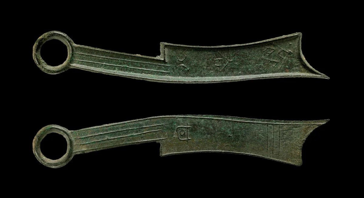 Facas como essas eram usadas na China por volta de 400 a.C. para a produção de bronze (Foto: The Trustees of the British Museum)