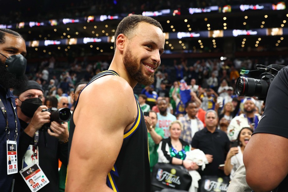 Stephen Curry, dos Warriors, em vitória sobre os Celtics, pela NBA