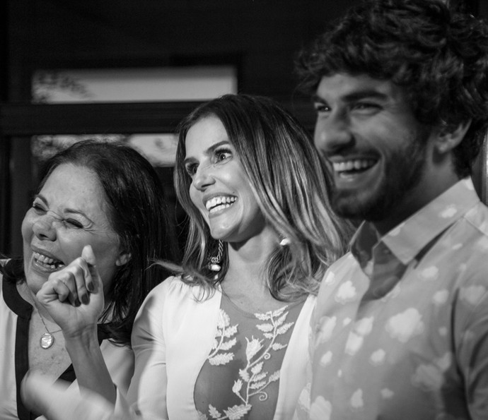 Carinho da família de Deborah Secco fica nítido nos bastidores do 'Tamanho Família' (Foto: Isabella Pinheiro / Gshow)
