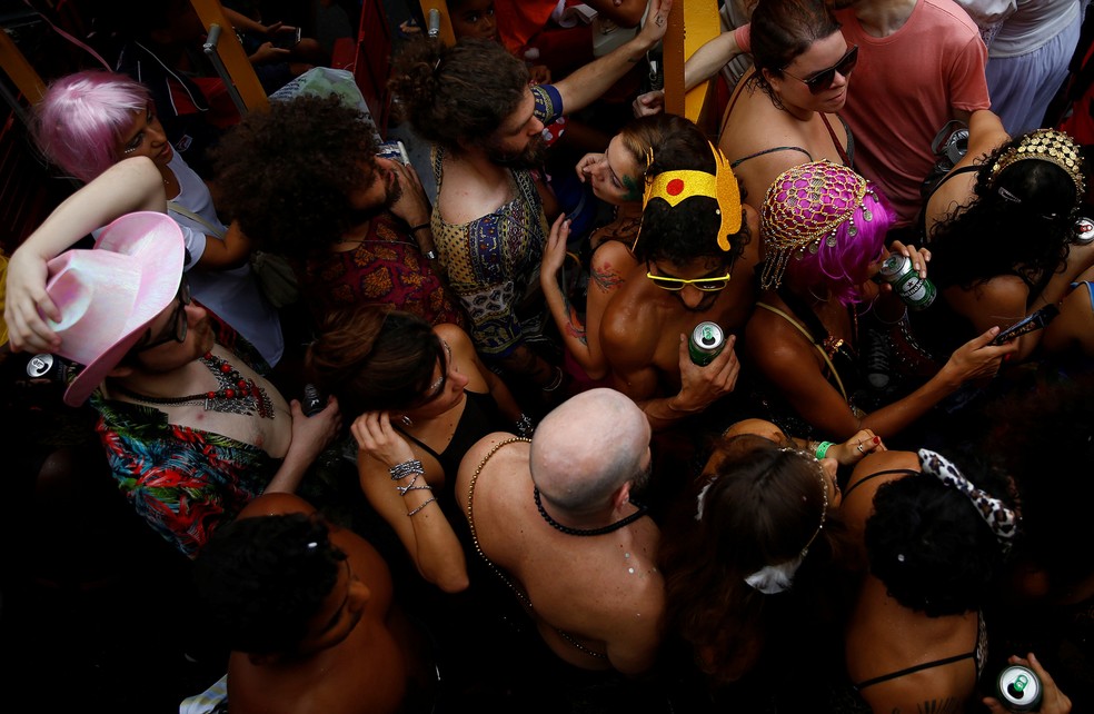  Bloco Céu na Terra, no Rio de Janeiro: governo quer distribuir 74 milhões preservativos masculinos e 3,1 milhões femininos no Carnaval  (Foto: Reuters/Ricardo Moraes)
