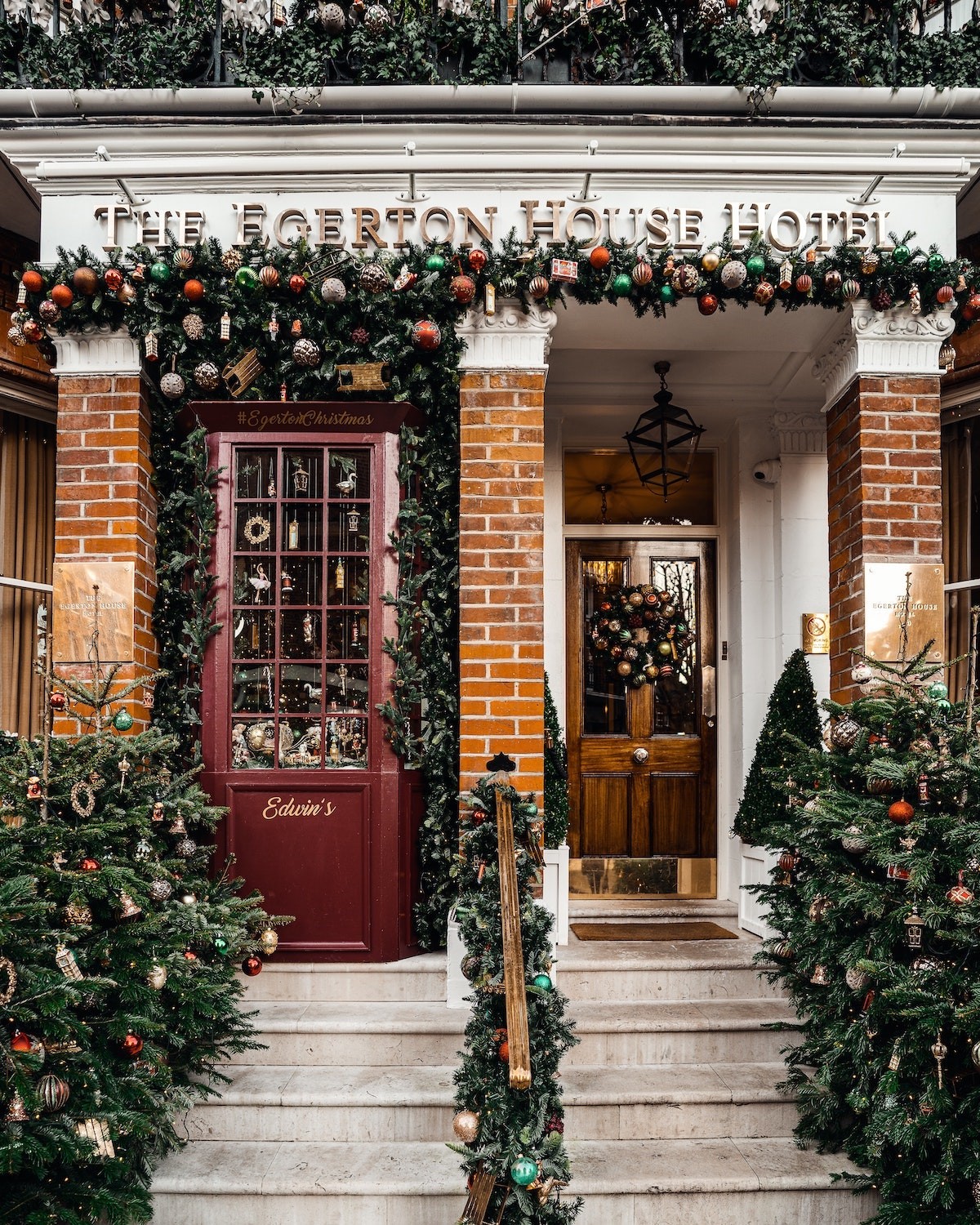 Escada com decoração de Natal: como enfeitar e aproveitar o cantinho - Casa  e Jardim | Natal