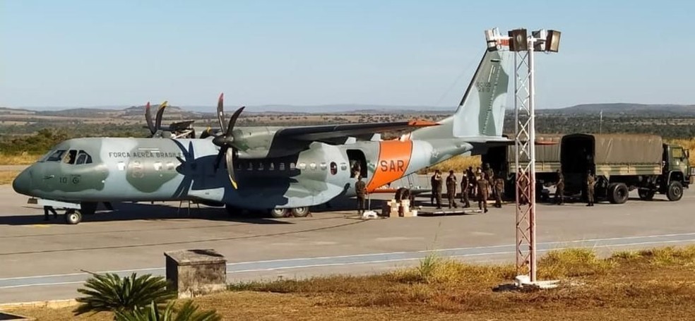 Avião da FAB descarregou insumos para atendimento de indígenas em Barra do Garças (MT) — Foto: Prefeitura de Barra do Garças/Divulgação