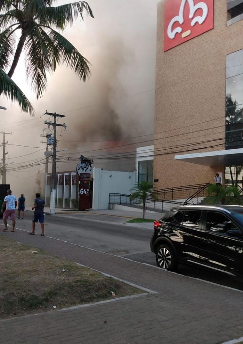 Incêndio em churrascaria na Av.Silvio Carlos Viana, na Ponta Verde, Maceió — Foto: Redes Sociais