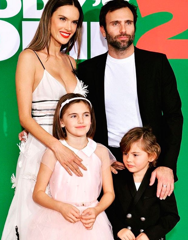 Alessandra Ambrosio e Jamie Mazur e filhos (Foto: Reprodução)