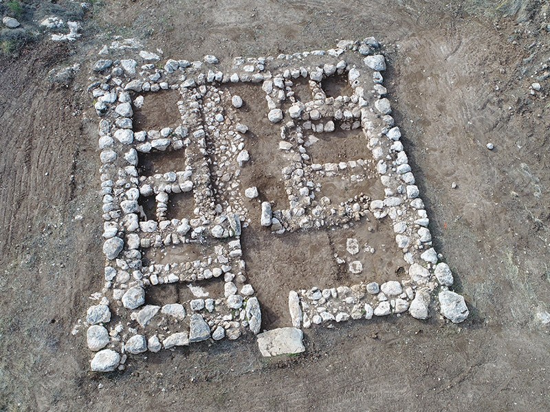 Fortaleza de 3200 anos é encontrada em região descrita na Bíblia, em Israel (Foto: Emil Aladjem/Israel Antiquities Authority)