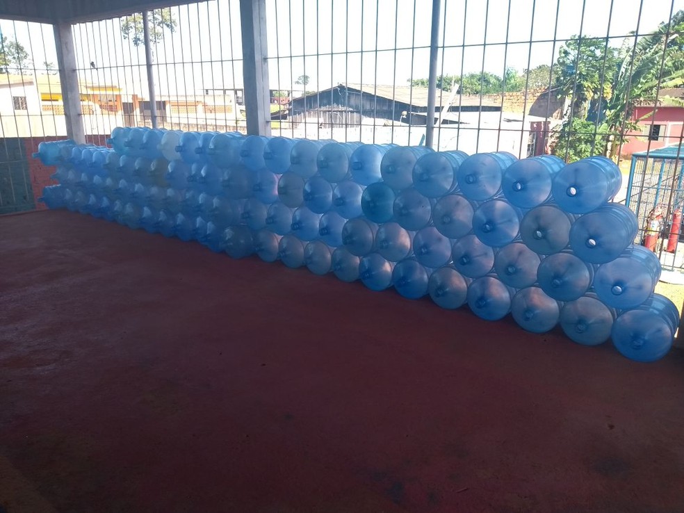 Em Nova Mamoré (RO), apenas uma distribuidora ainda tem água mineral em estoque e previsão é que acabe nesta quinta (24) (Foto: Fernando Jeff / arquivo pessoal)