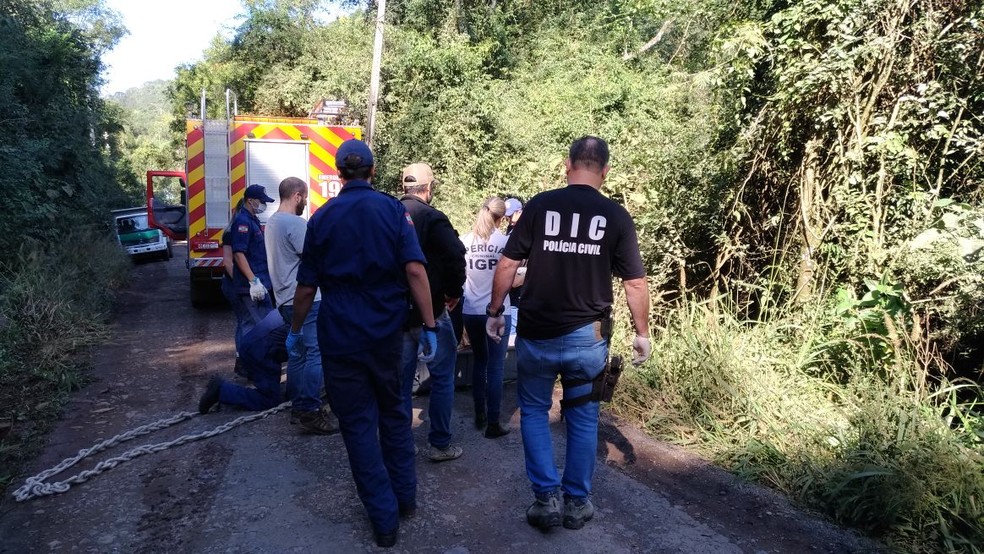 Bombeiros ajudaram nas buscas em Herval D'Oeste (Foto: PolÃ­cia Civil/ DivulgaÃ§Ã£o)