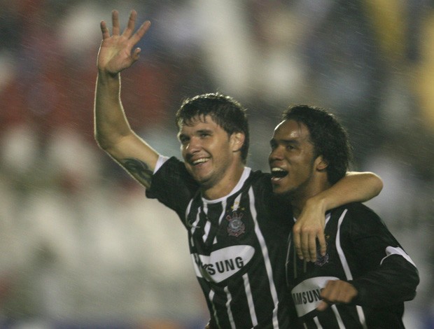 Gustavo Nery pelo Corinthians (Foto: Agência Lance)