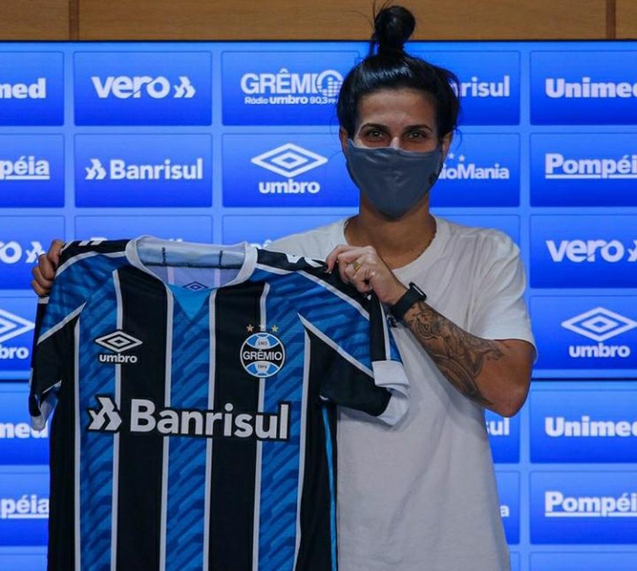 Nathane Fabem é oficializada no time feminino do Grêmio