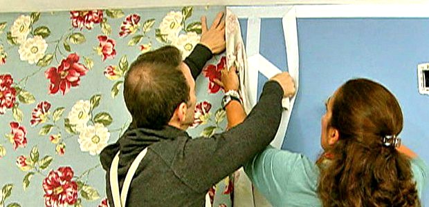 Aprenda a aplicar o tecido na parede sem enrugá-lo  (Foto: Mais Você / TV Globo)
