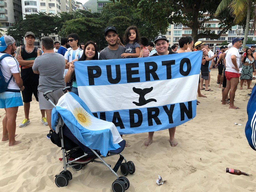 Torcida em família pela Argentina também participou da festa em Copacavana — Foto: Larissa Caetano/G1